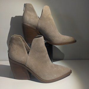 VINCE CAMUTO - Cream Faux Suede Ankle Boot - Size US 7.5